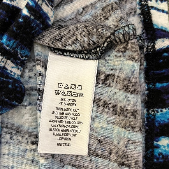 Willi Smith Blue and Black Patterned Top - Picture 6 of 6